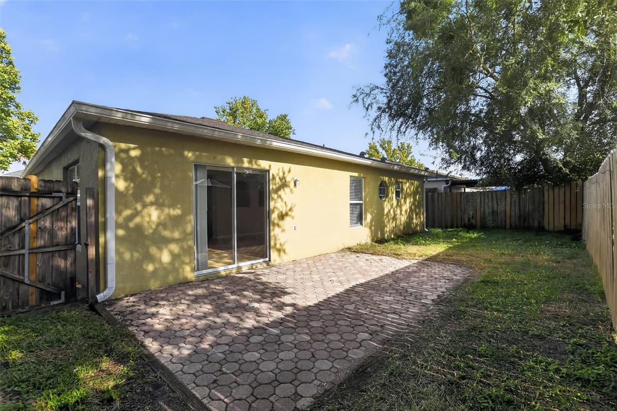 1080 AMANDA KAY CIRCLE — photo 2 of 30