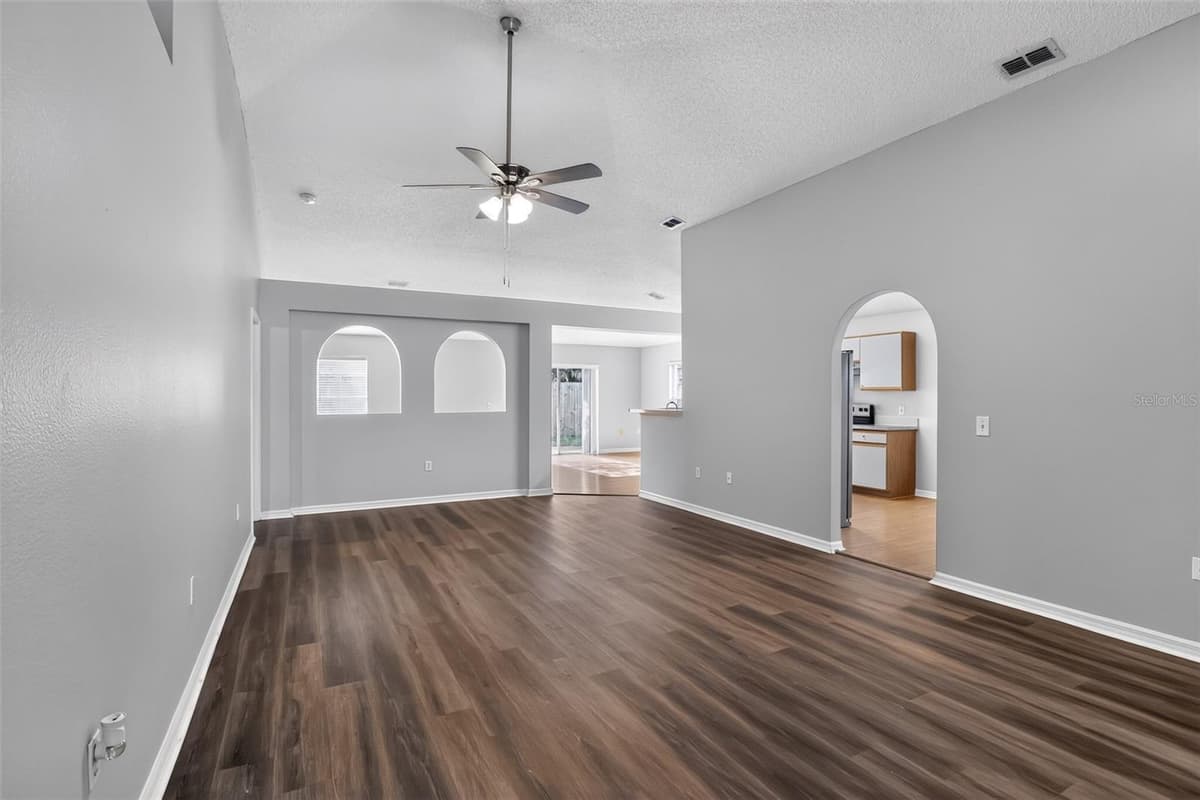 1080 AMANDA KAY CIRCLE — photo 7 of 30