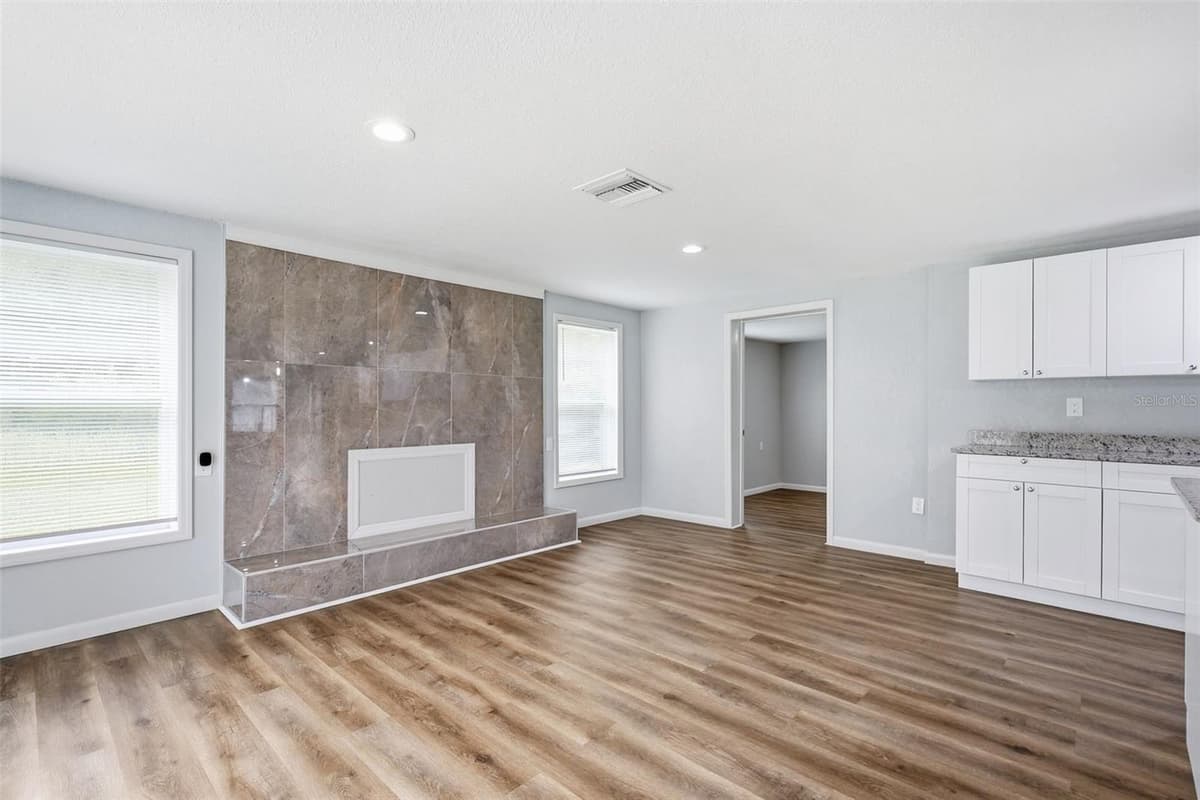 8531 HORIZON LANE — photo 8 of 36