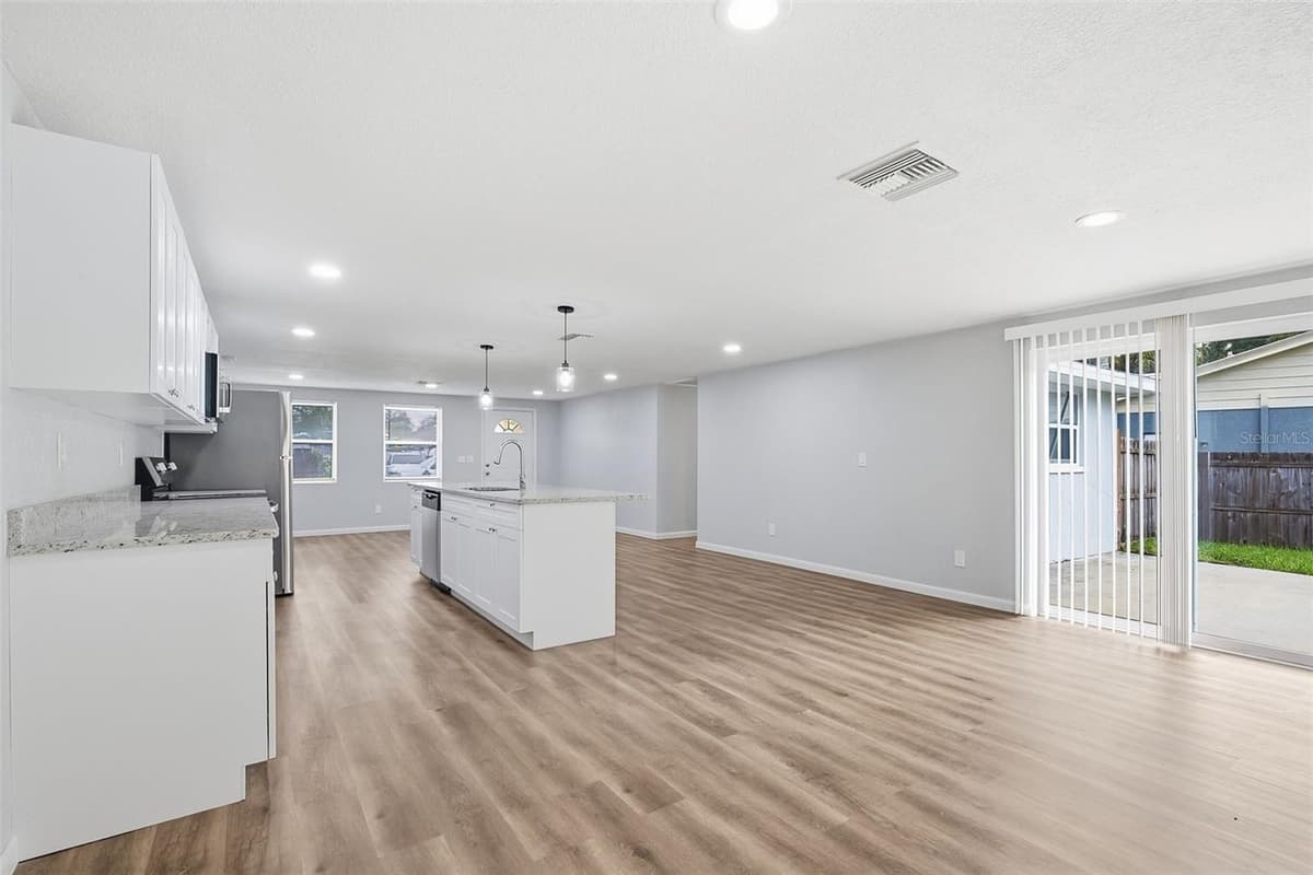 8531 HORIZON LANE — photo 10 of 36