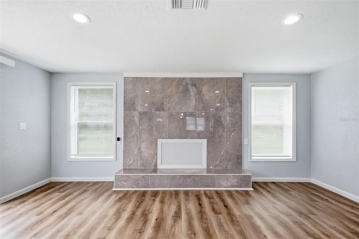8531 HORIZON LANE — photo 9 of 36