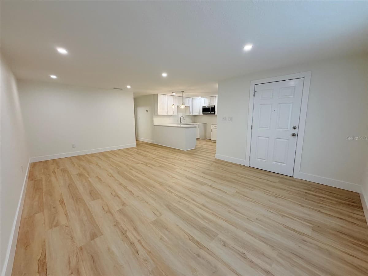 4533 FERN STREET — photo 5 of 32