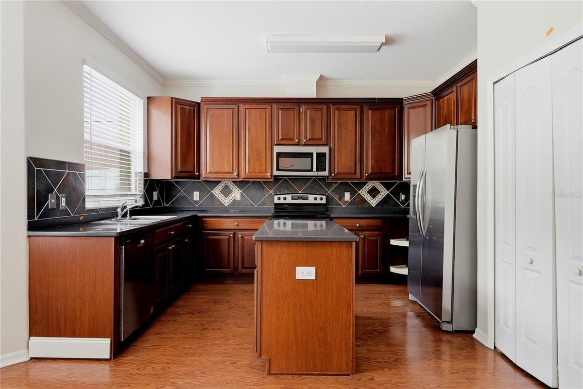 11335 VILLAGE BROOK DRIVE — photo 10 of 53