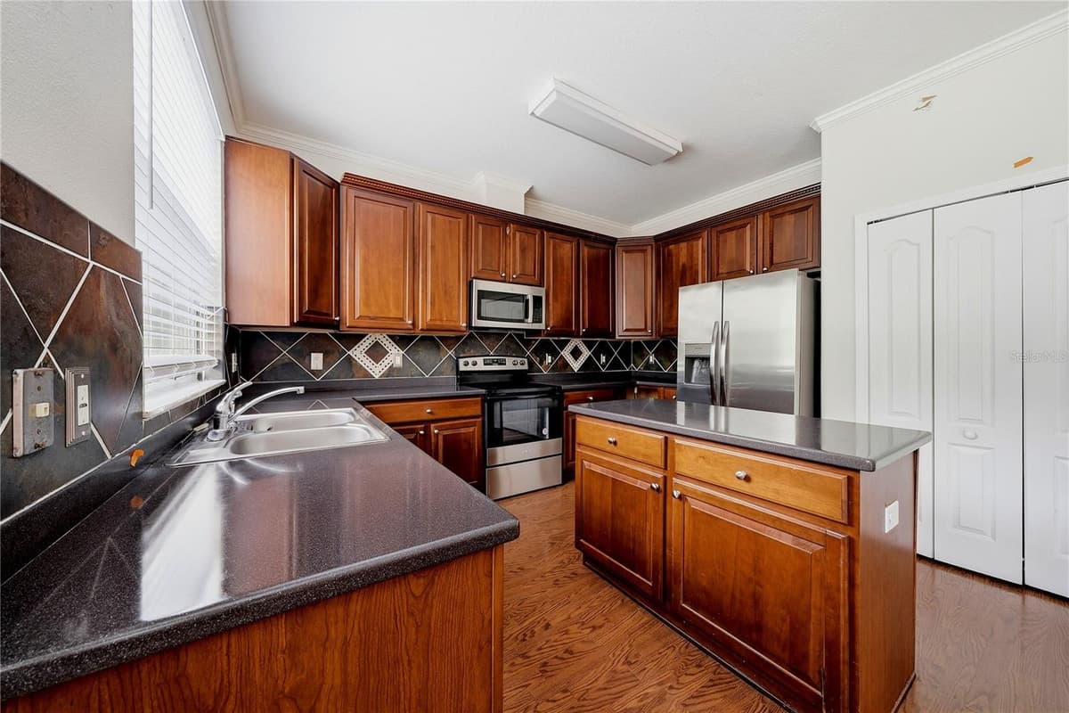 11335 VILLAGE BROOK DRIVE — photo 11 of 53