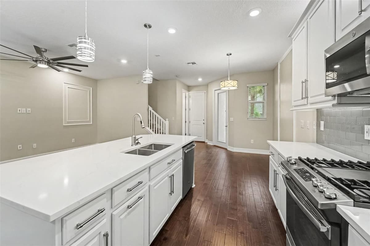 5150 SAN MARTINO DRIVE — photo 5 of 15