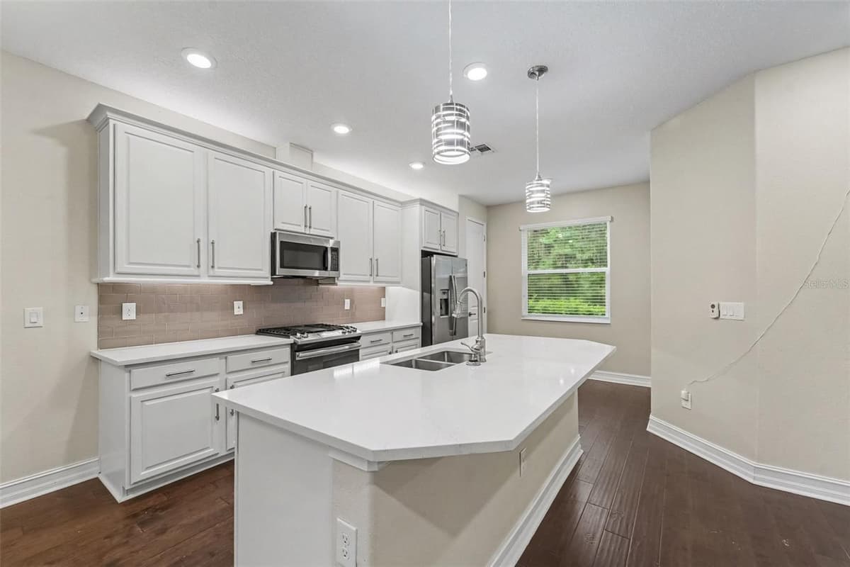 5150 SAN MARTINO DRIVE — photo 6 of 15