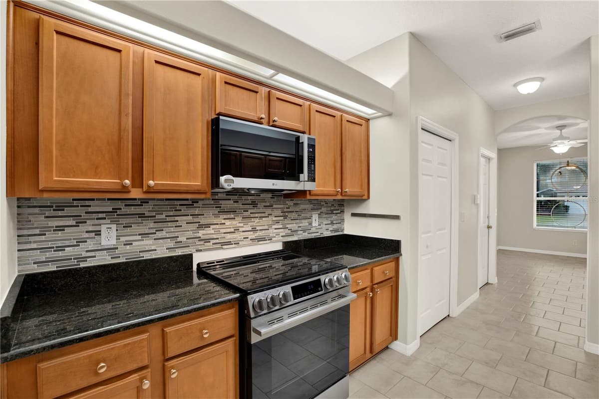 4353 BROOKER CREEK DR — photo 13 of 30