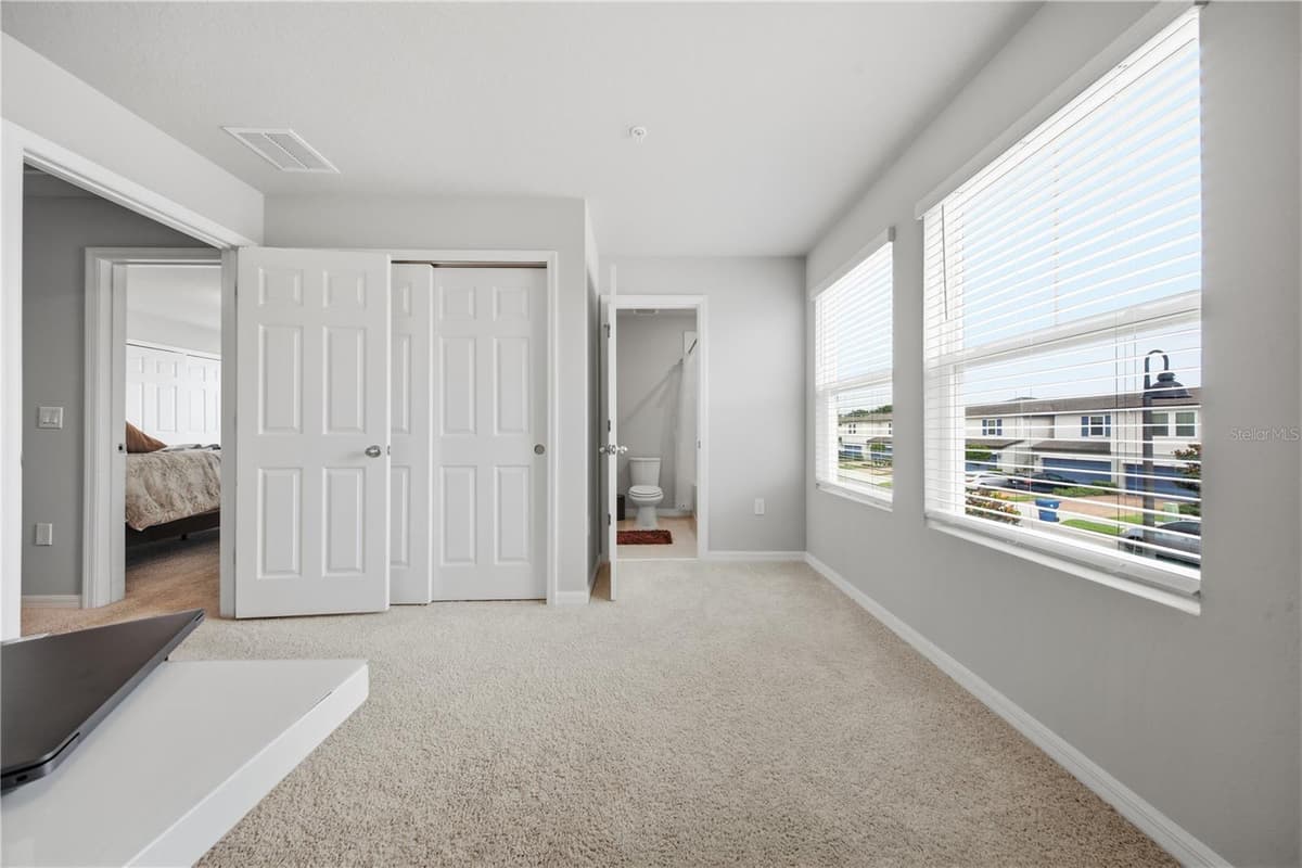 959 ROBIN HOLLY STREET — photo 18 of 41