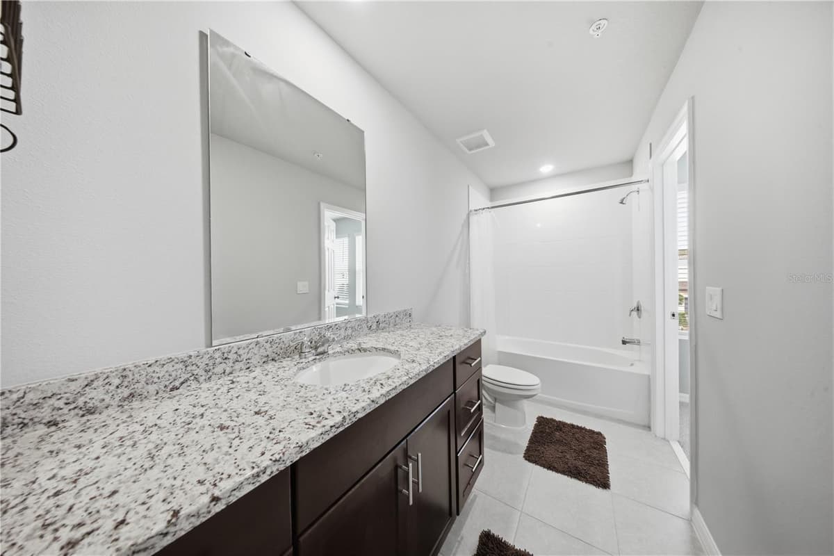 959 ROBIN HOLLY STREET — photo 23 of 41