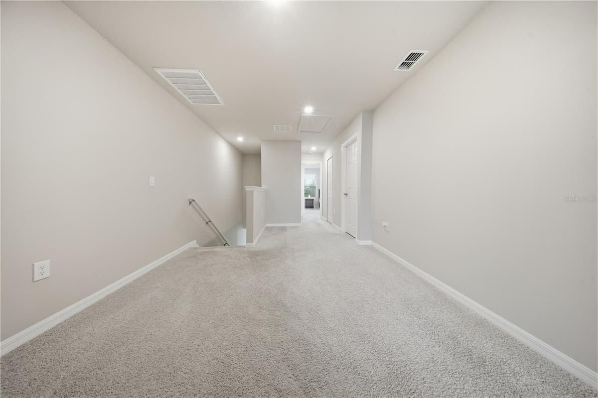 959 ROBIN HOLLY STREET — photo 8 of 41