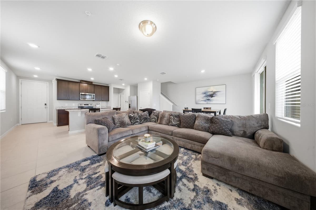 959 ROBIN HOLLY STREET — photo 6 of 41