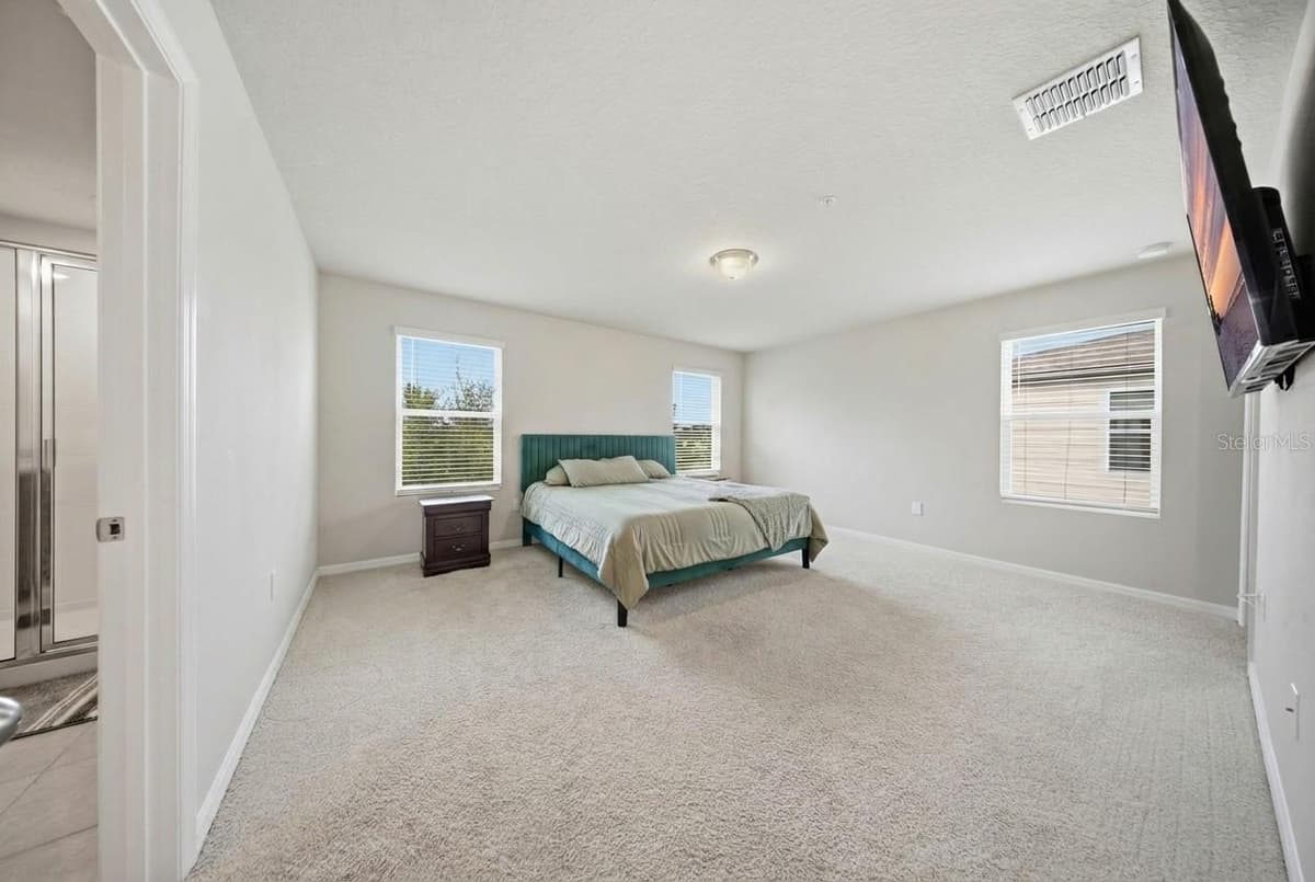 959 ROBIN HOLLY STREET — photo 19 of 41