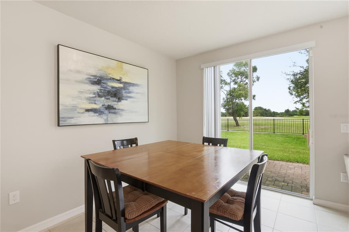 959 ROBIN HOLLY STREET — photo 14 of 41