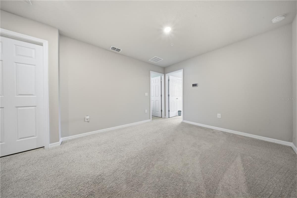959 ROBIN HOLLY STREET — photo 15 of 41