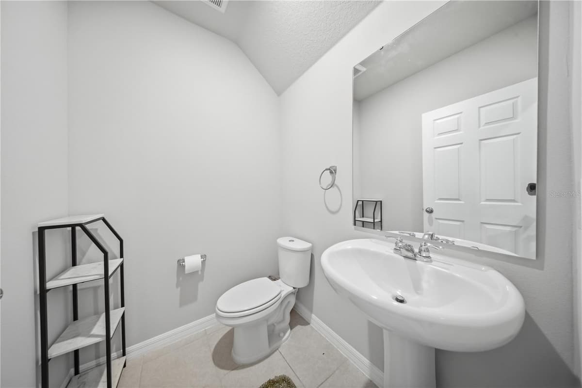 959 ROBIN HOLLY STREET — photo 22 of 41