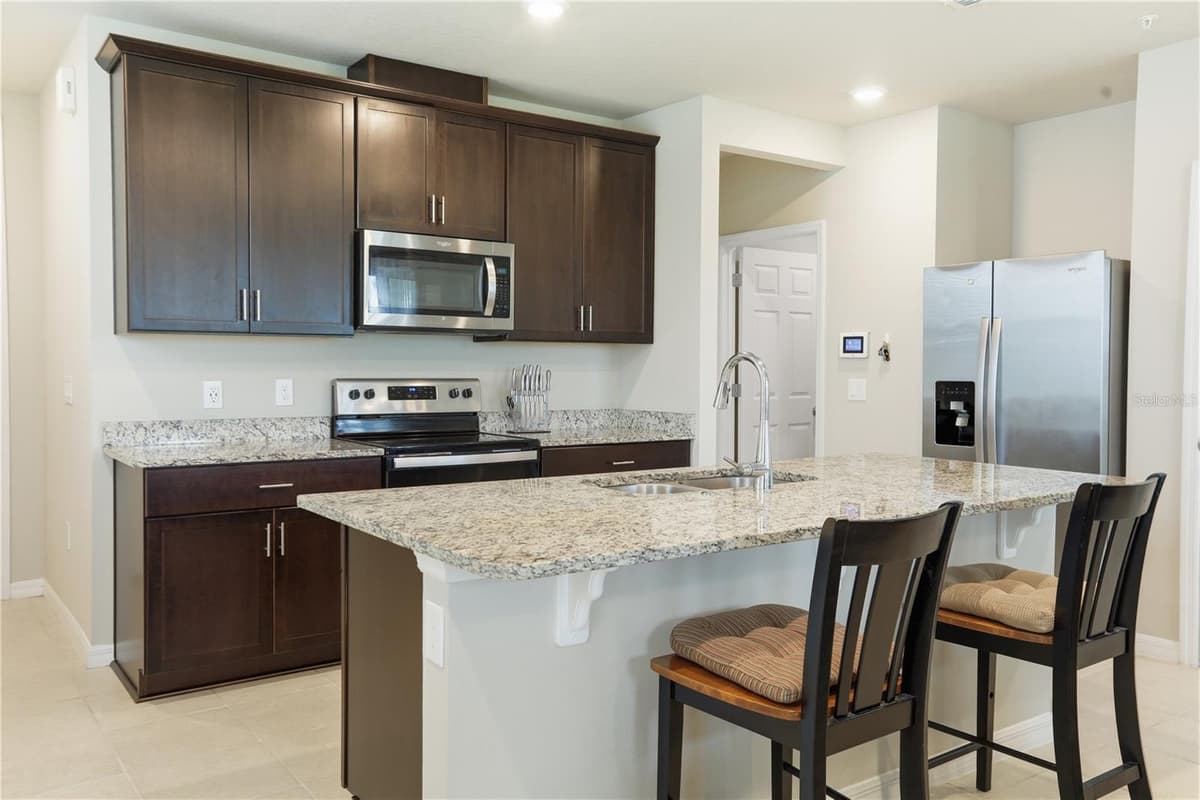 959 ROBIN HOLLY STREET — photo 11 of 41