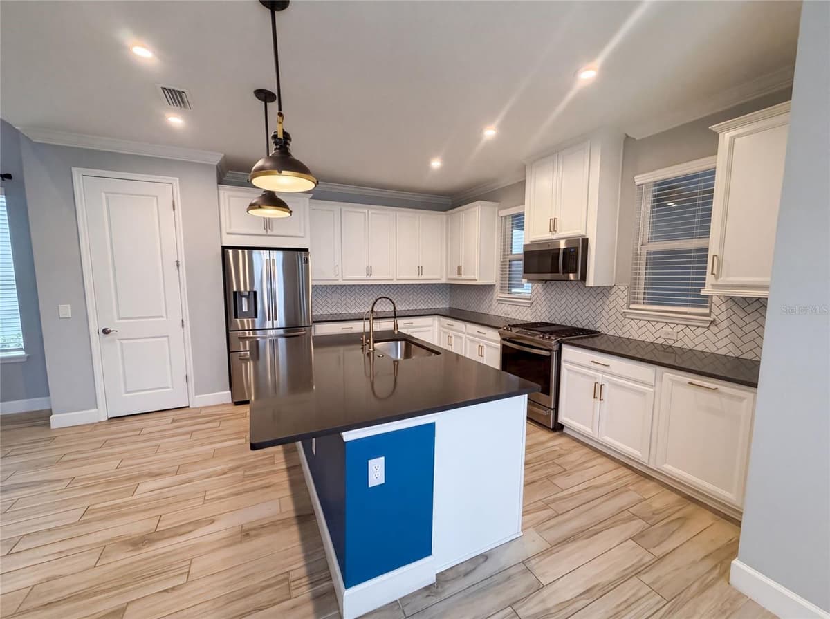 13720 STEVENSON LANE — photo 7 of 43