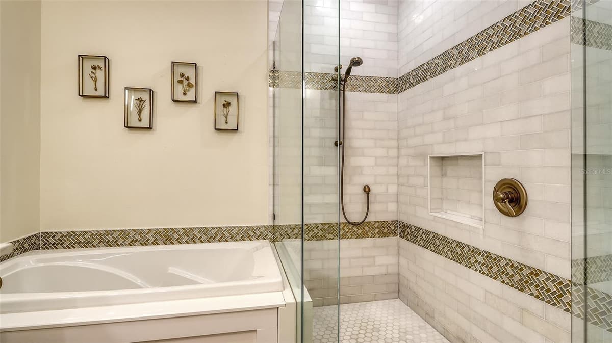 4060 PENSHURST PARK — photo 14 of 50