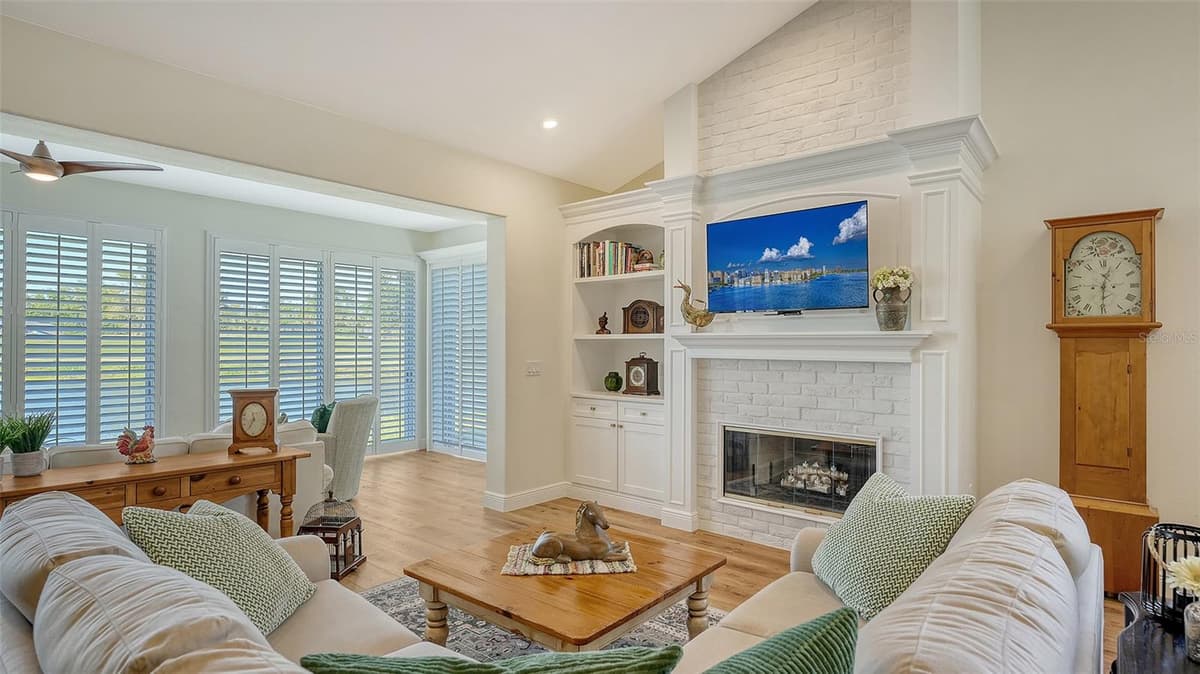 4060 PENSHURST PARK — photo 15 of 50