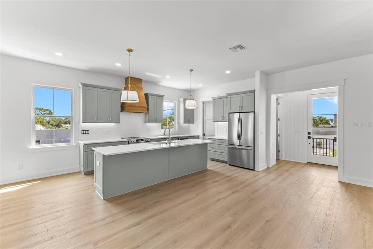 3534 OVERLOOK DRIVE — photo 10 of 52