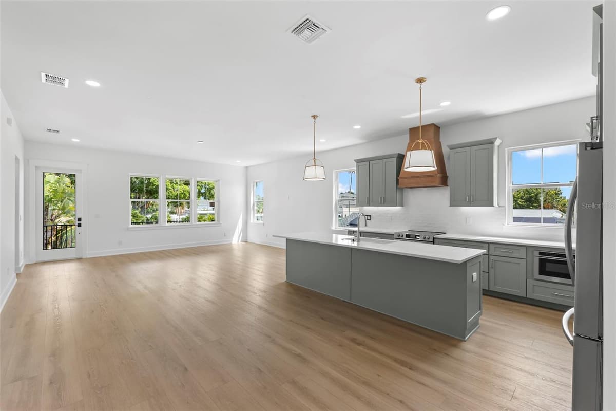 3534 OVERLOOK DRIVE — photo 9 of 52
