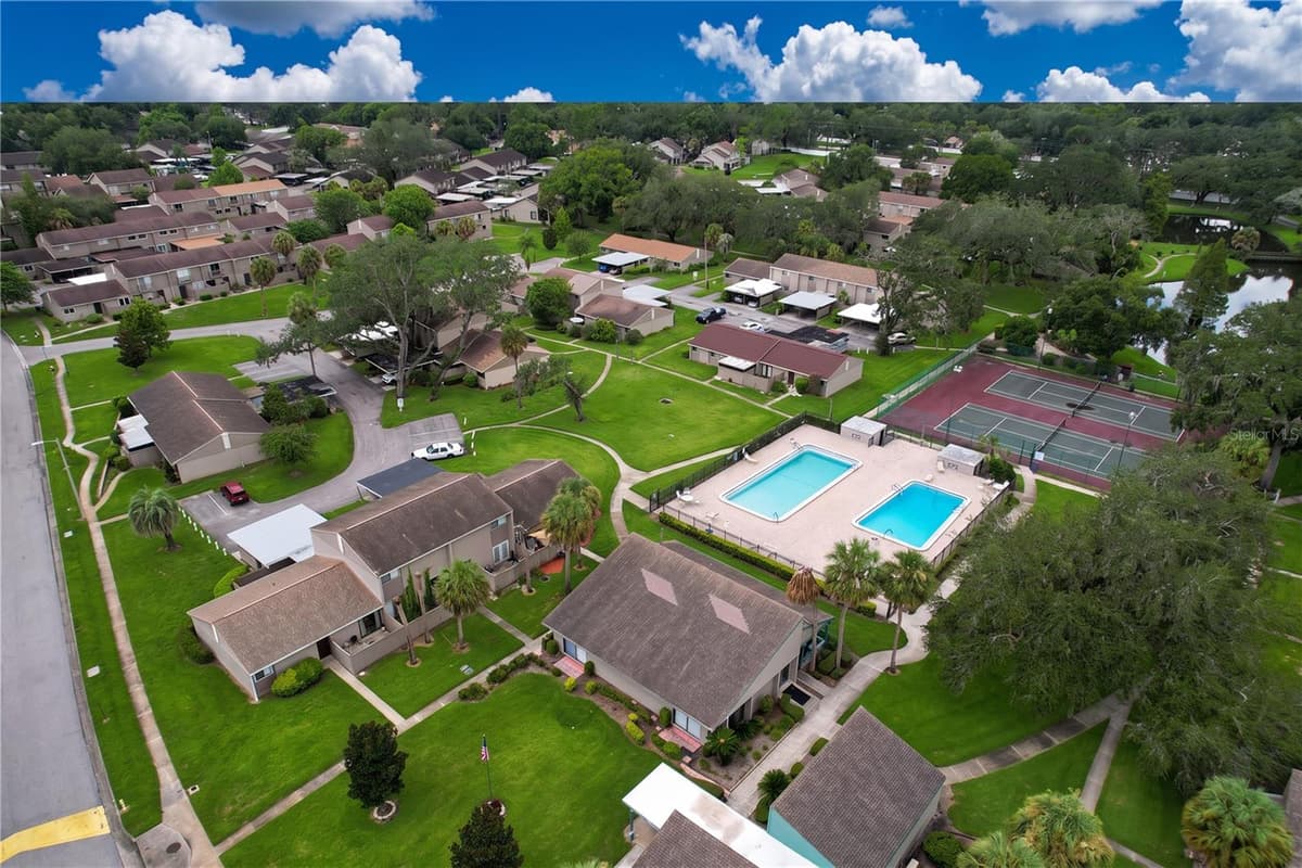 7907 SABAL DRIVE — photo 4 of 45