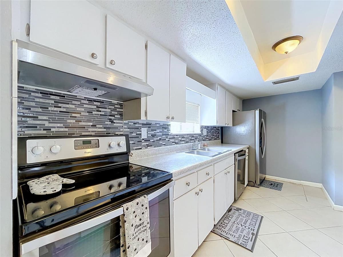 7907 SABAL DRIVE — photo 13 of 45