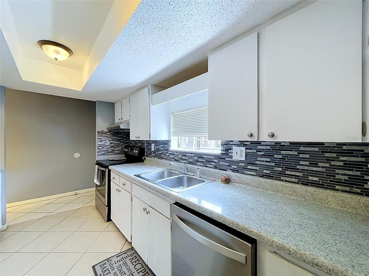 7907 SABAL DRIVE — photo 15 of 45