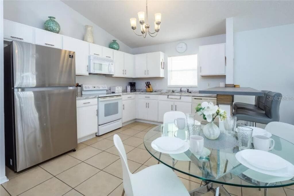 160 BLOOMINGDALE DRIVE — photo 7 of 31