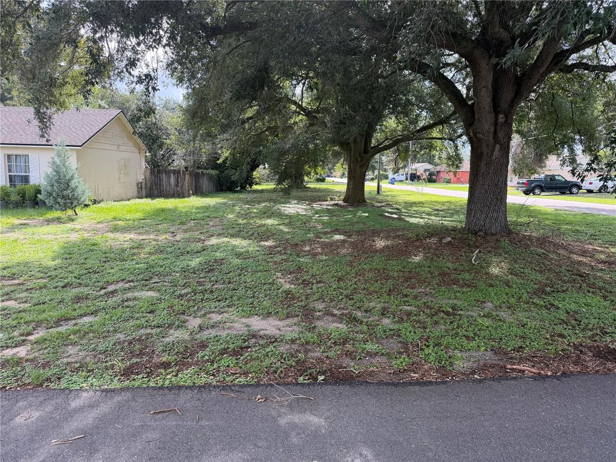 10 BERRY DRIVE — photo 2 of 2