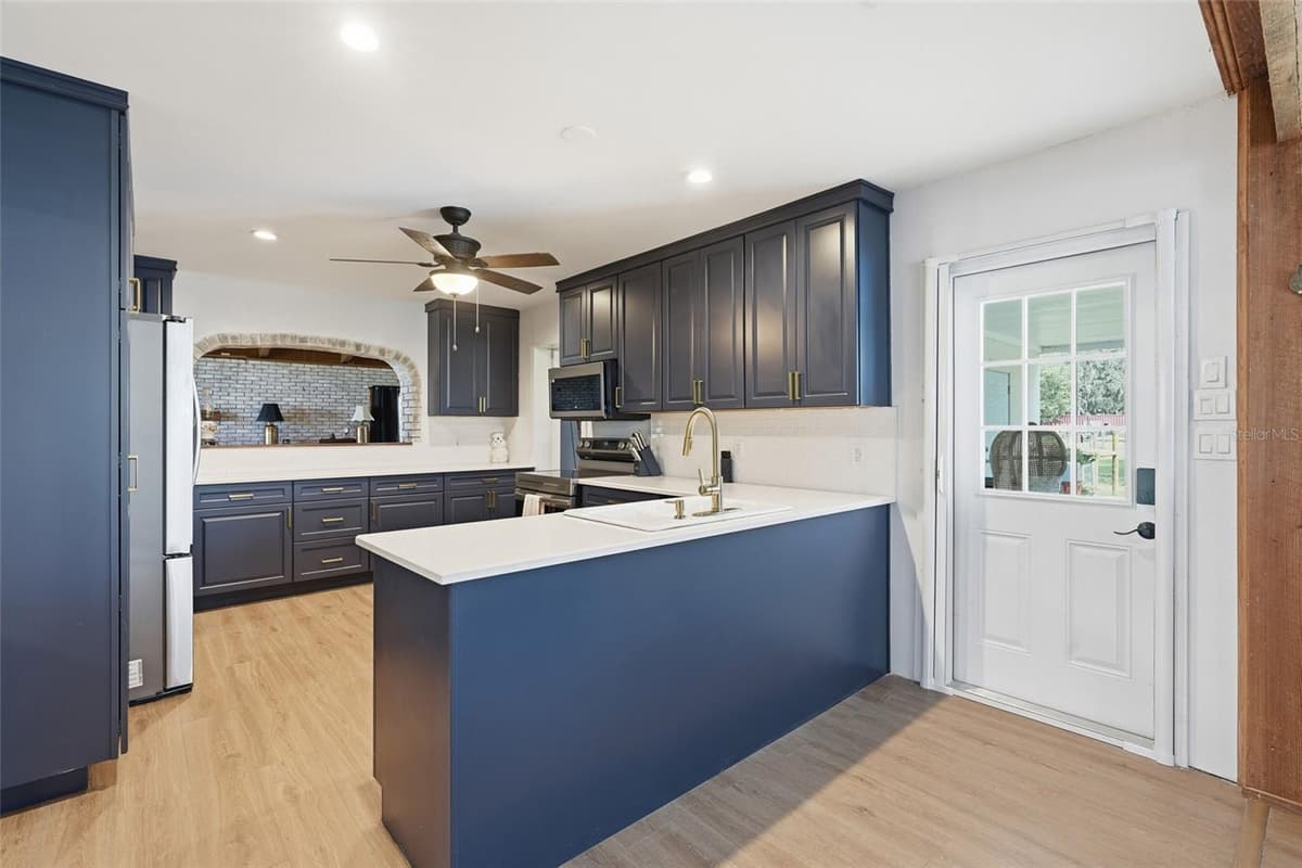 6902 JOHNSTON ROAD — photo 5 of 59