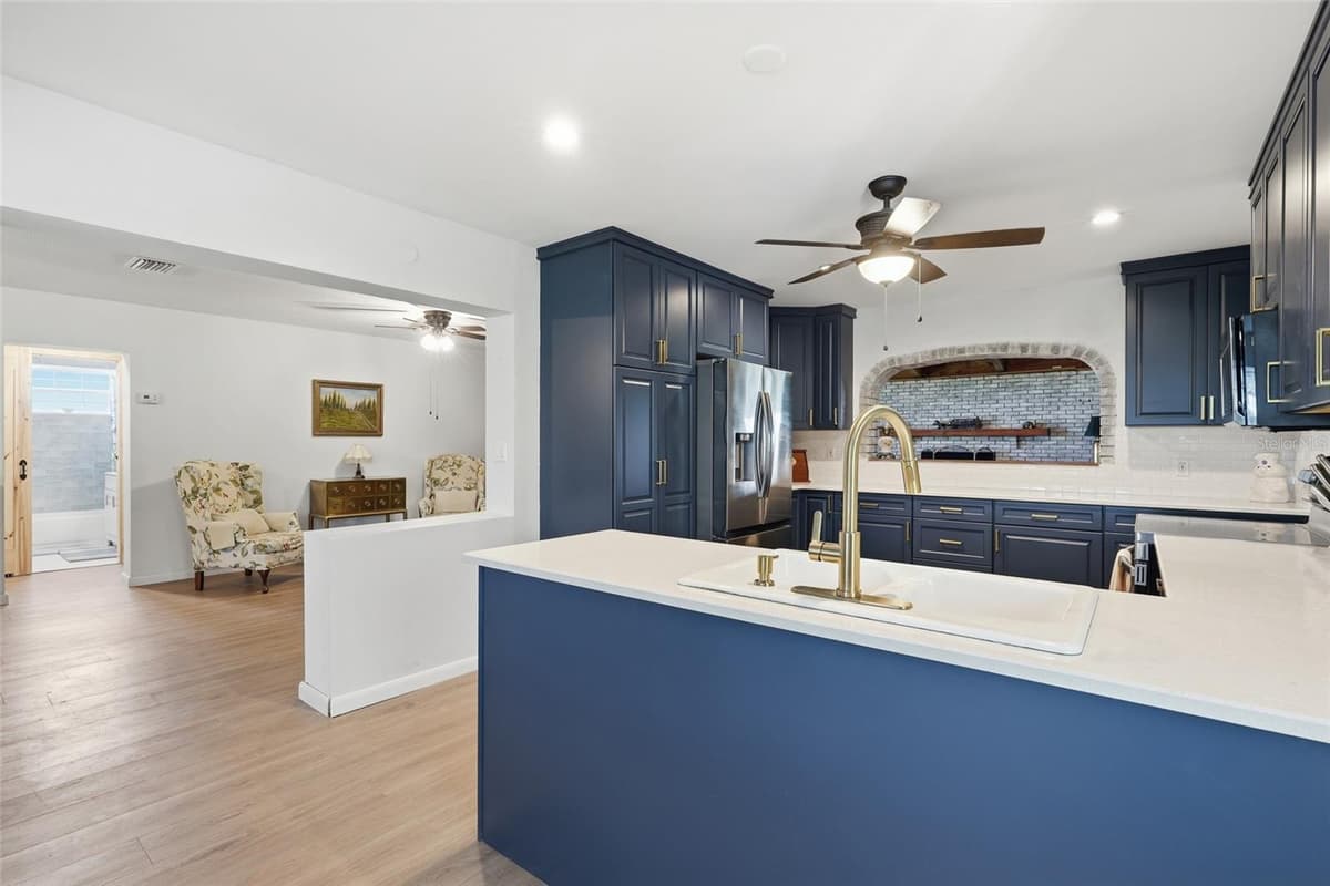 6902 JOHNSTON ROAD — photo 6 of 59