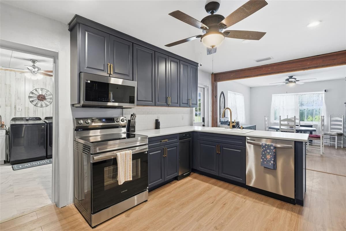 6902 JOHNSTON ROAD — photo 8 of 59