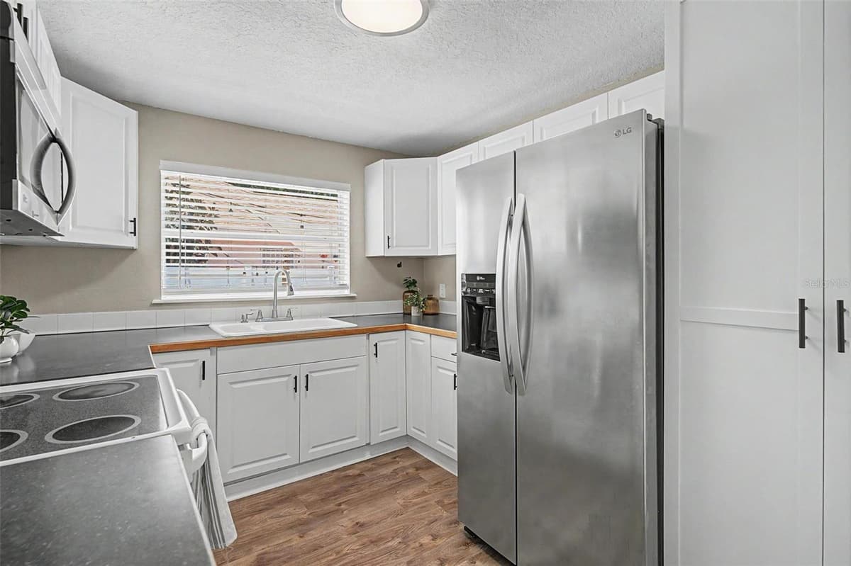 3913 LYNN AVENUE — photo 11 of 36