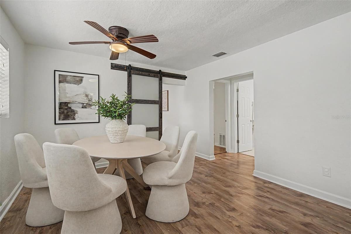 3913 LYNN AVENUE — photo 7 of 36