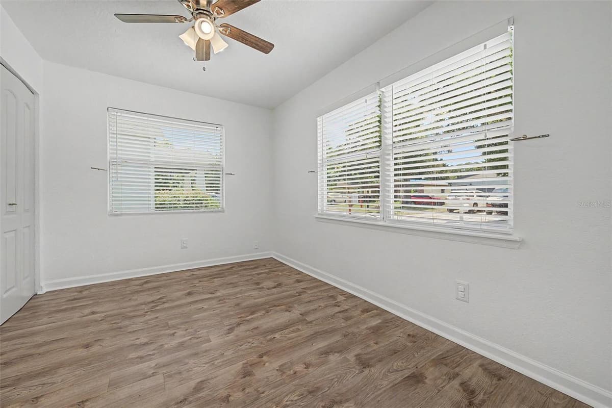 3913 LYNN AVENUE — photo 17 of 36