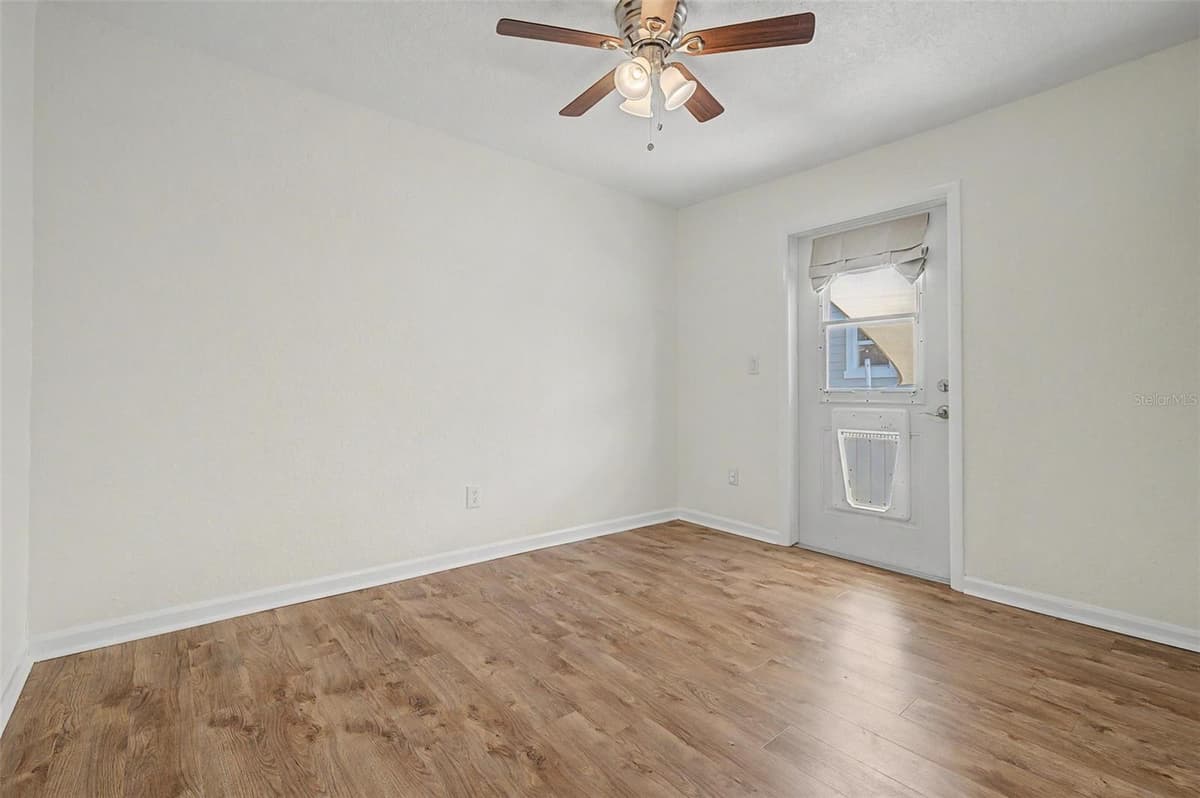 3913 LYNN AVENUE — photo 18 of 36