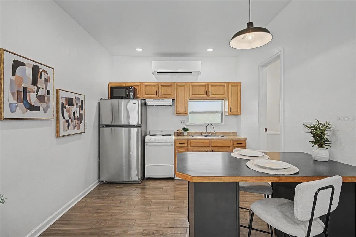 3913 LYNN AVENUE — photo 27 of 36
