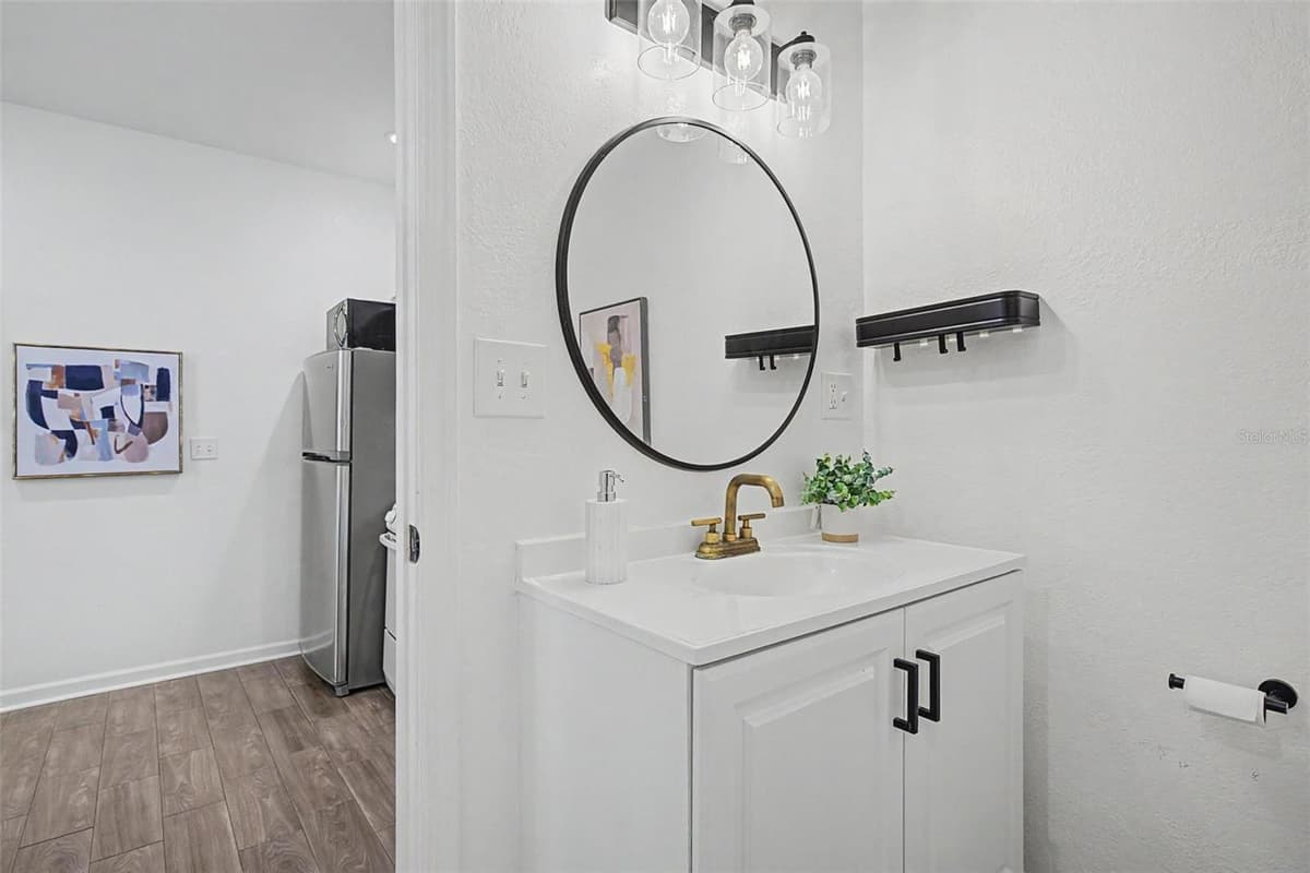3913 LYNN AVENUE — photo 29 of 36