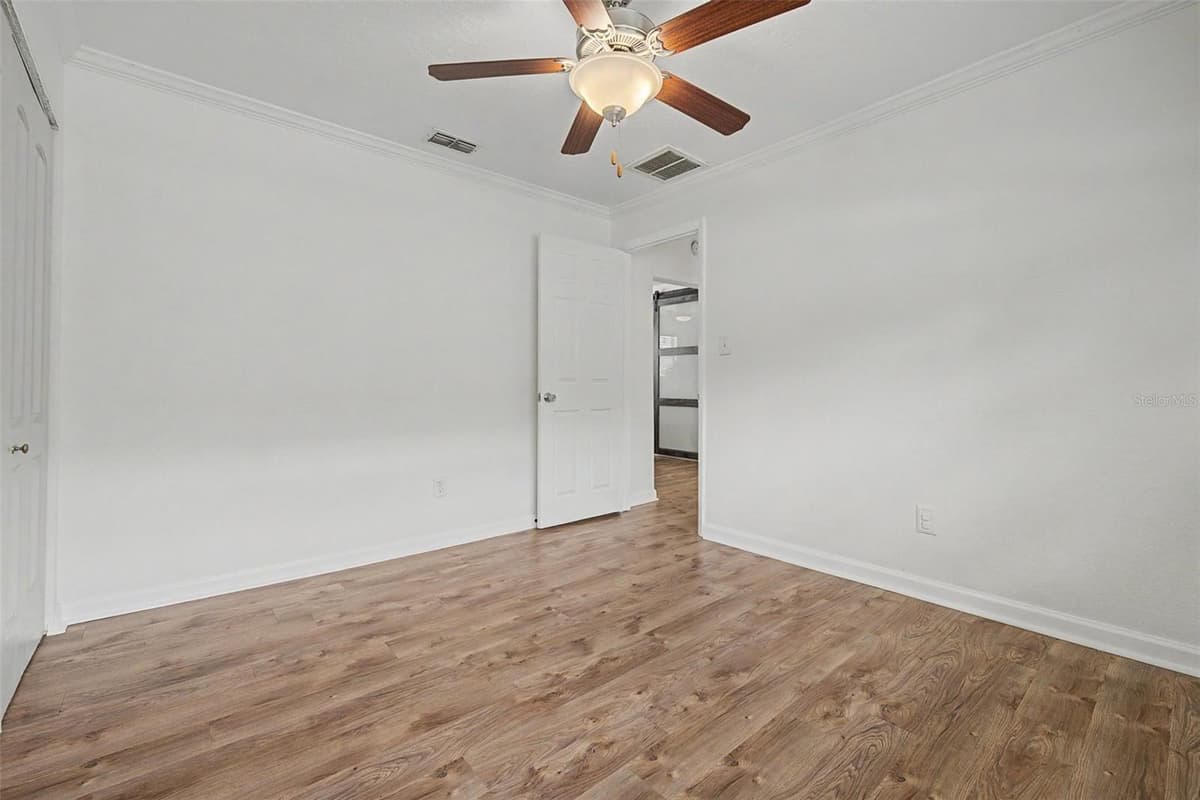 3913 LYNN AVENUE — photo 14 of 36