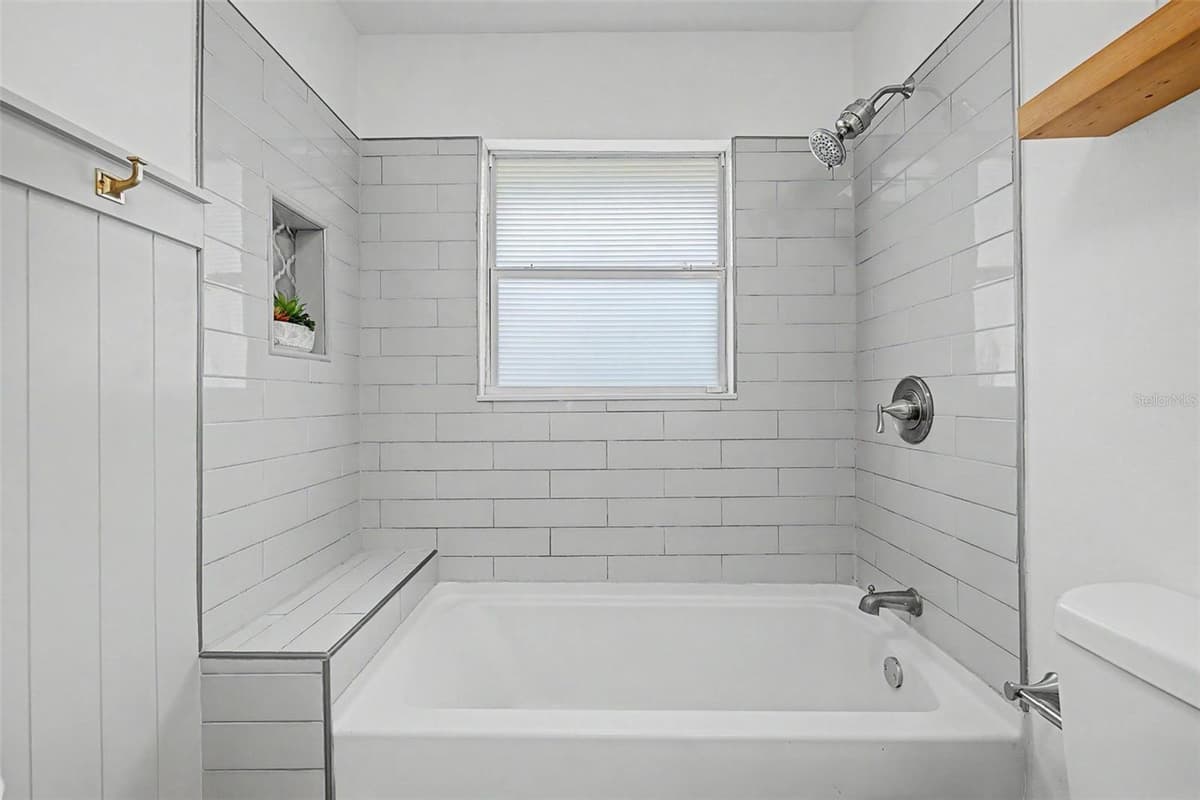 3913 LYNN AVENUE — photo 16 of 36