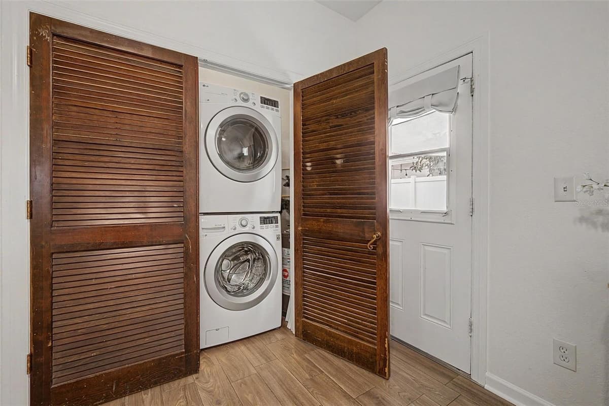 3913 LYNN AVENUE — photo 26 of 36