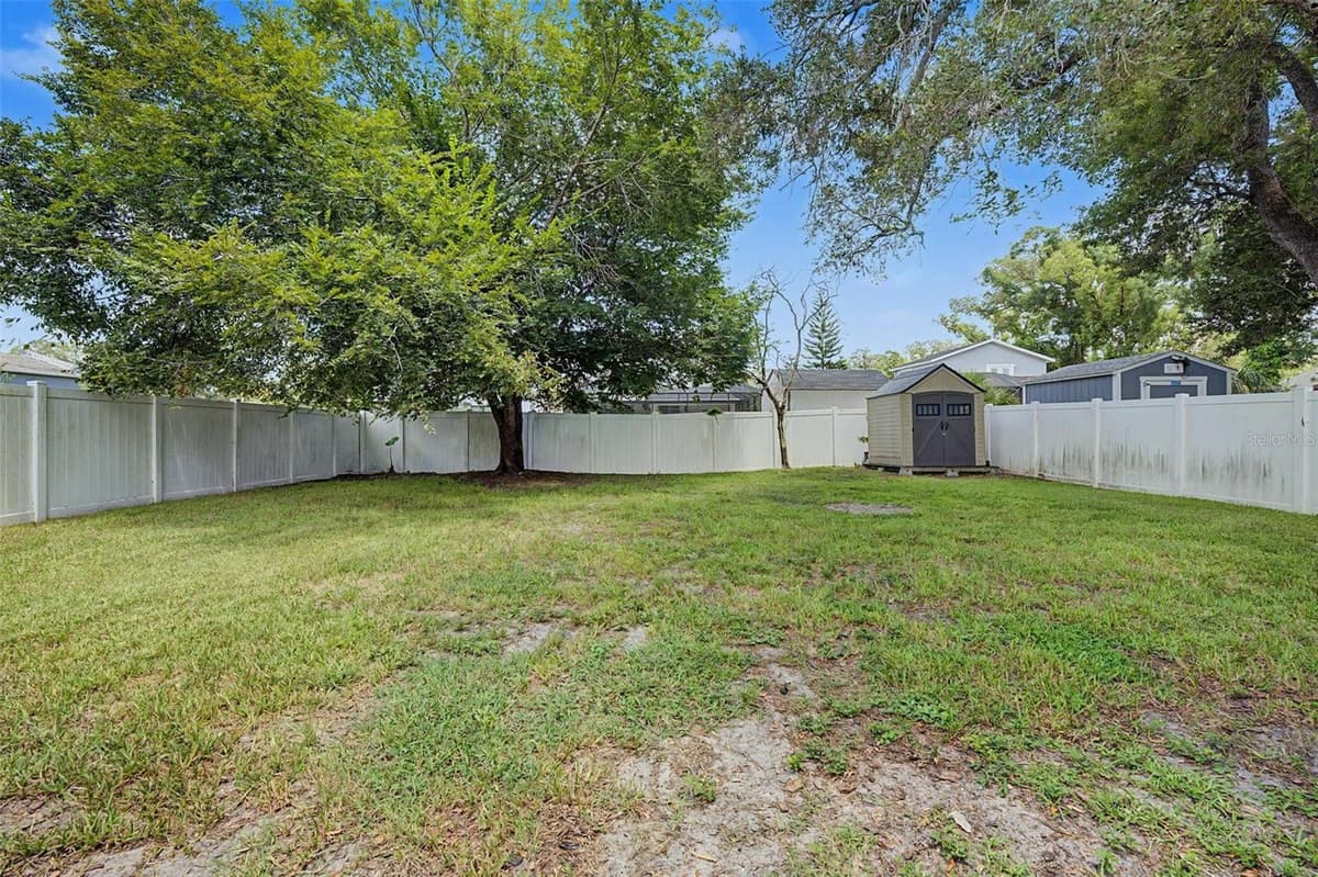 3913 LYNN AVENUE — photo 34 of 36