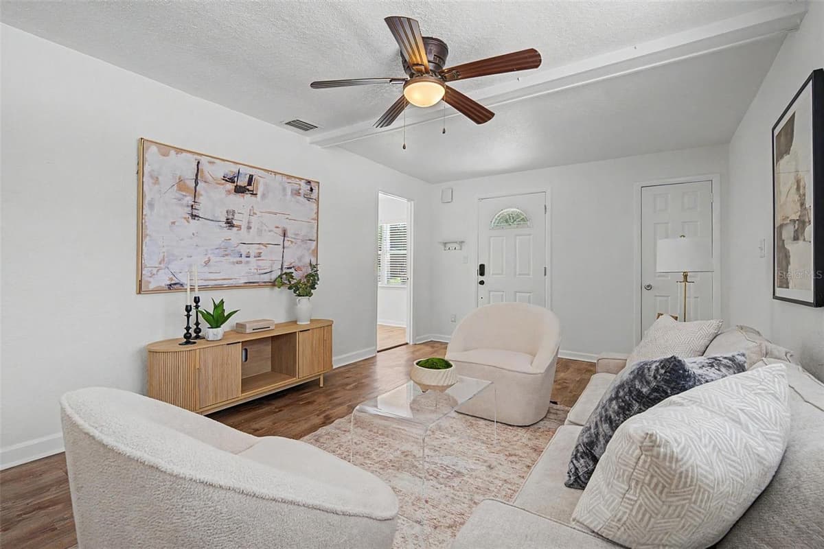 3913 LYNN AVENUE — photo 4 of 36
