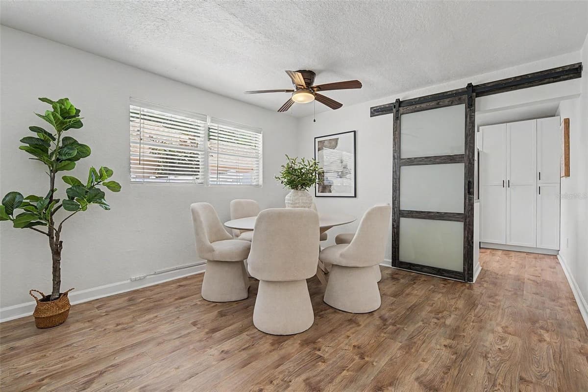 3913 LYNN AVENUE — photo 9 of 36