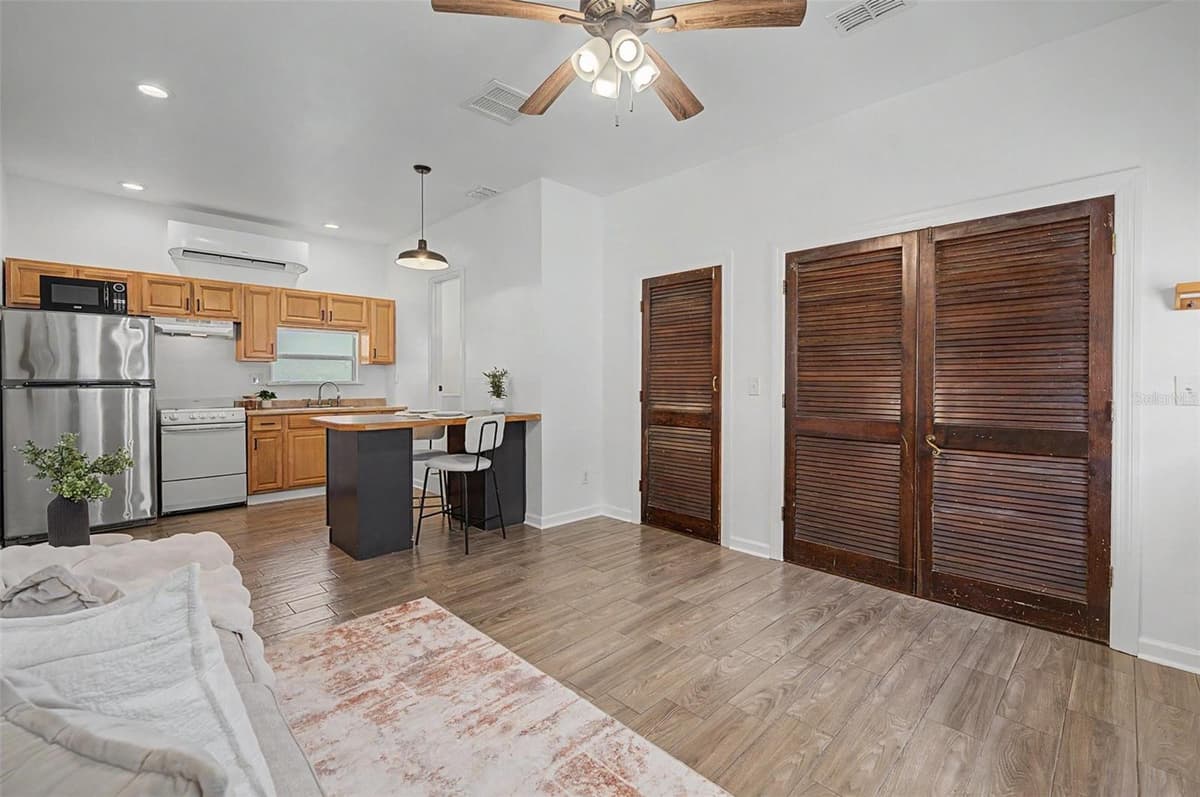 3913 LYNN AVENUE — photo 24 of 36