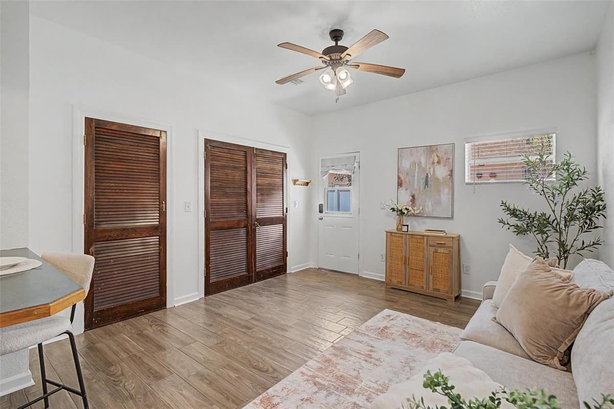 3913 LYNN AVENUE — photo 25 of 36