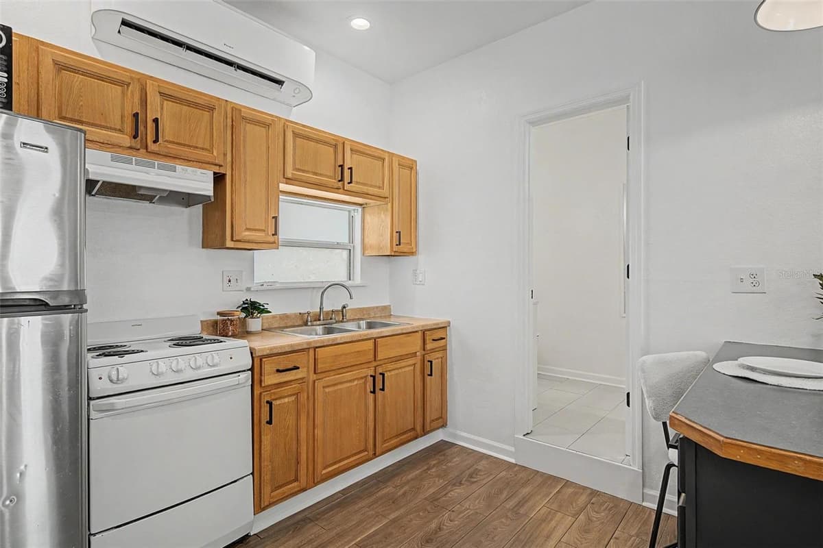 3913 LYNN AVENUE — photo 28 of 36
