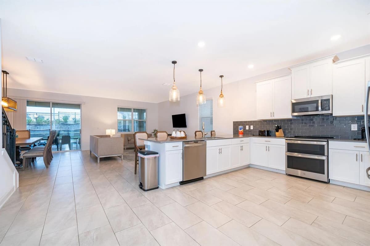 9056 SOMMERSET HILLS DRIVE — photo 3 of 43