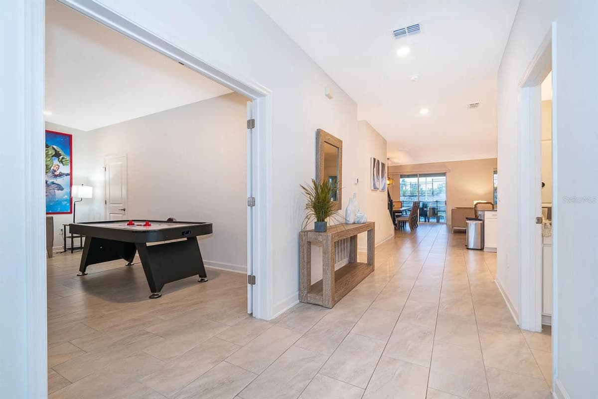 9056 SOMMERSET HILLS DRIVE — photo 11 of 43